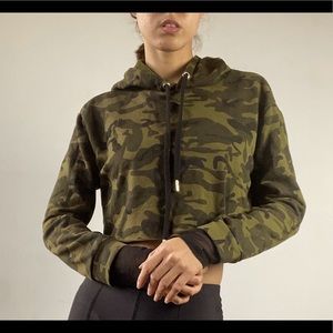 Camo Cropped Hoodie